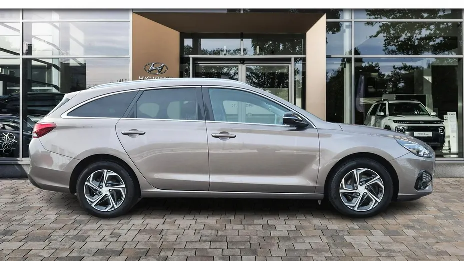 HYUNDAI i30 -