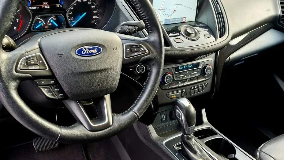 FORD Escape -