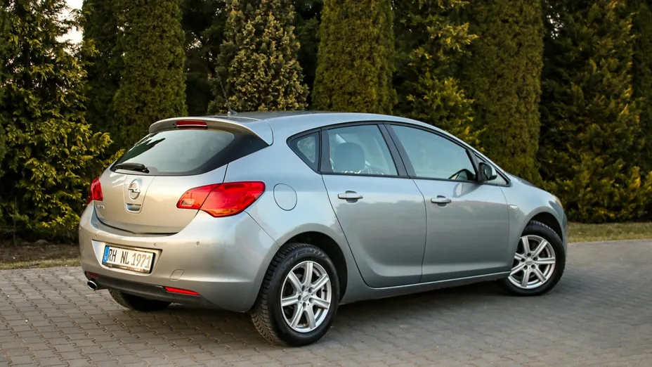 OPEL Astra -