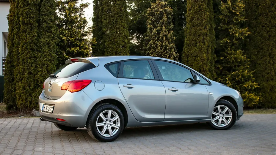OPEL Astra -
