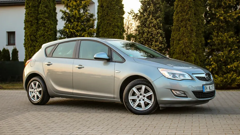 OPEL Astra -