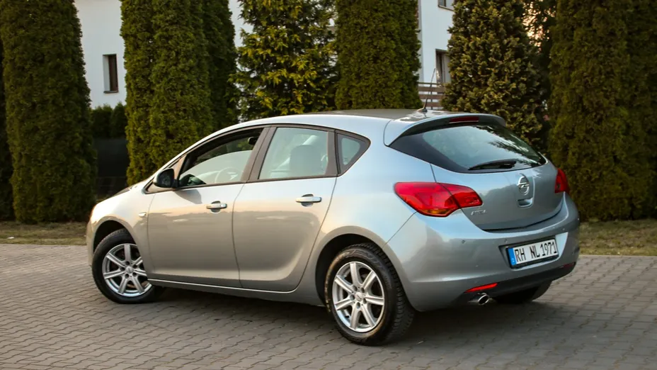 OPEL Astra -