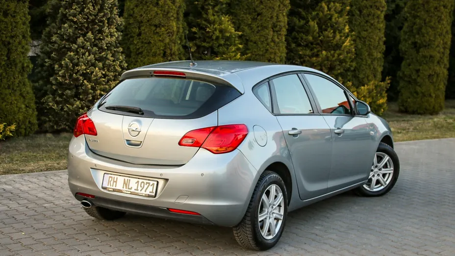 OPEL Astra -