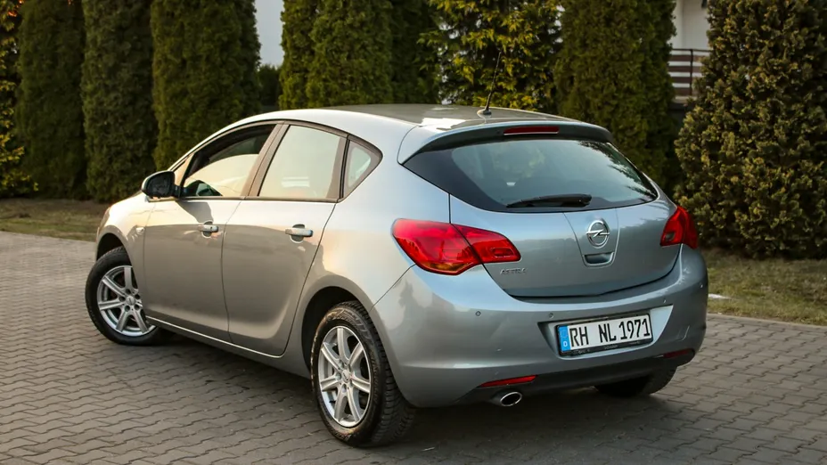 OPEL Astra -