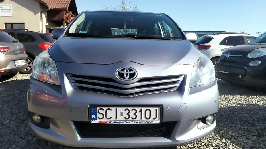 TOYOTA Verso -