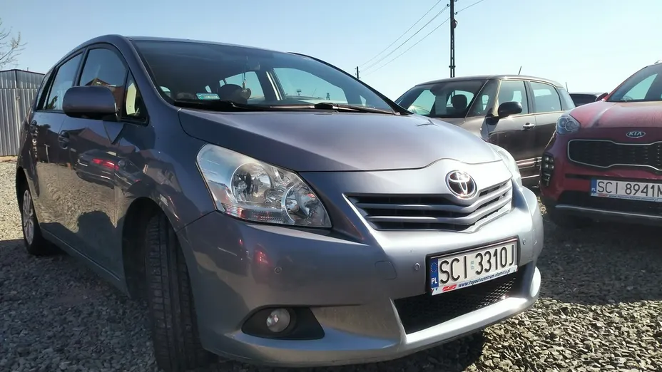 TOYOTA Verso -