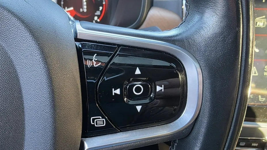 VOLVO S90 -
