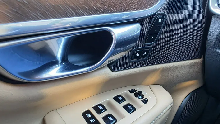 VOLVO S90 -