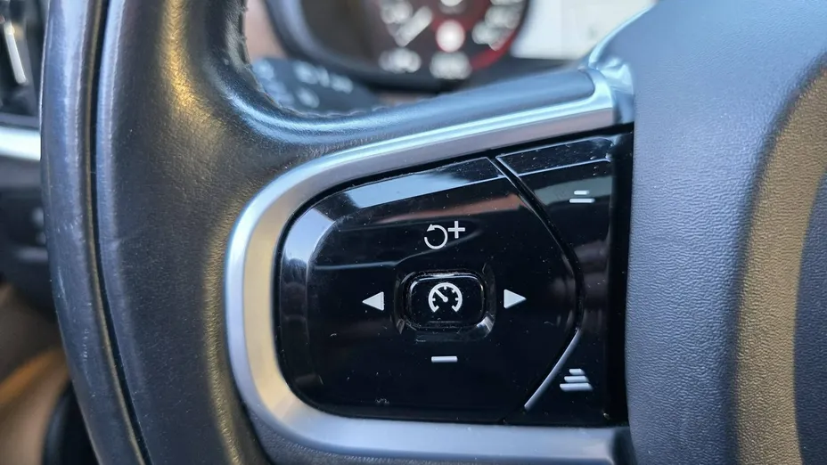 VOLVO S90 -