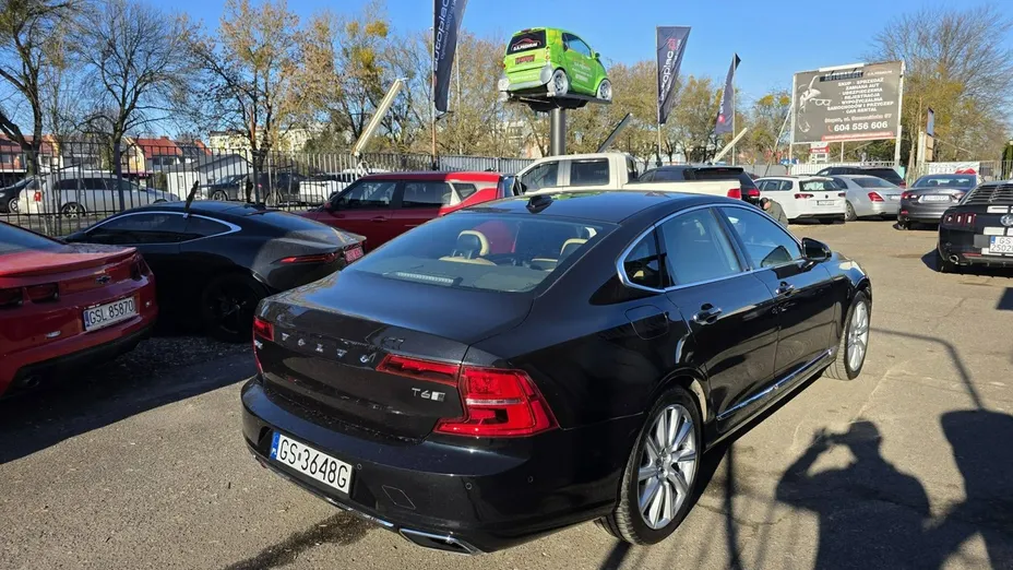 VOLVO S90 -