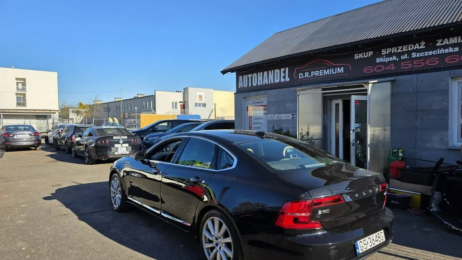 VOLVO S90 -