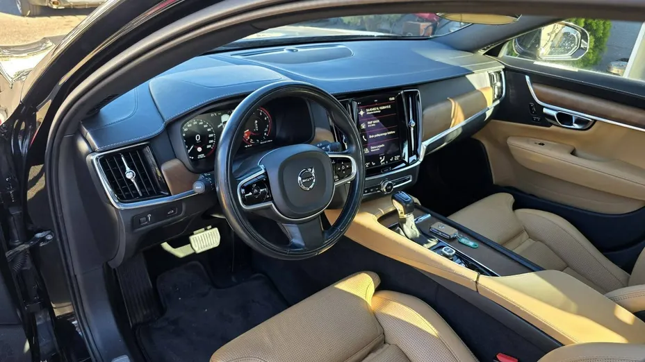 VOLVO S90 -
