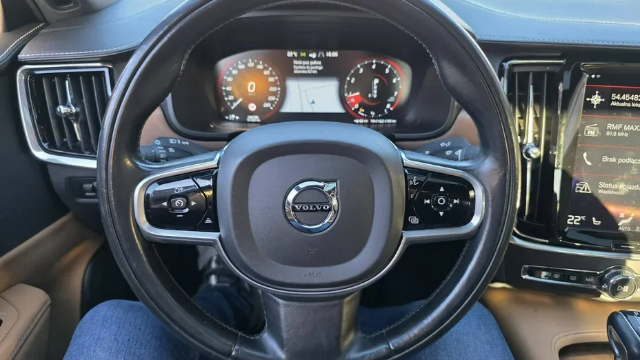 VOLVO S90 -