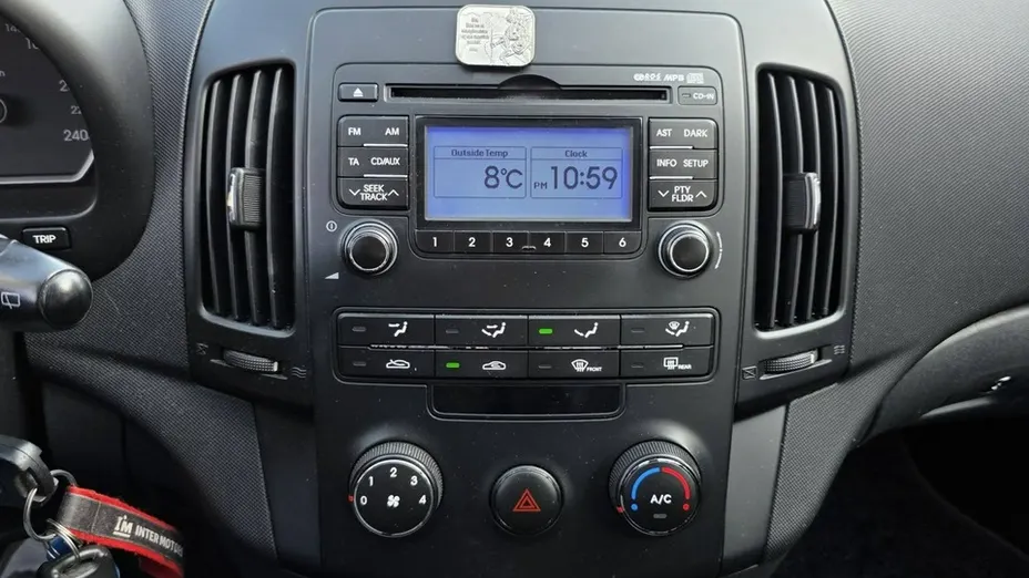 HYUNDAI i30 -