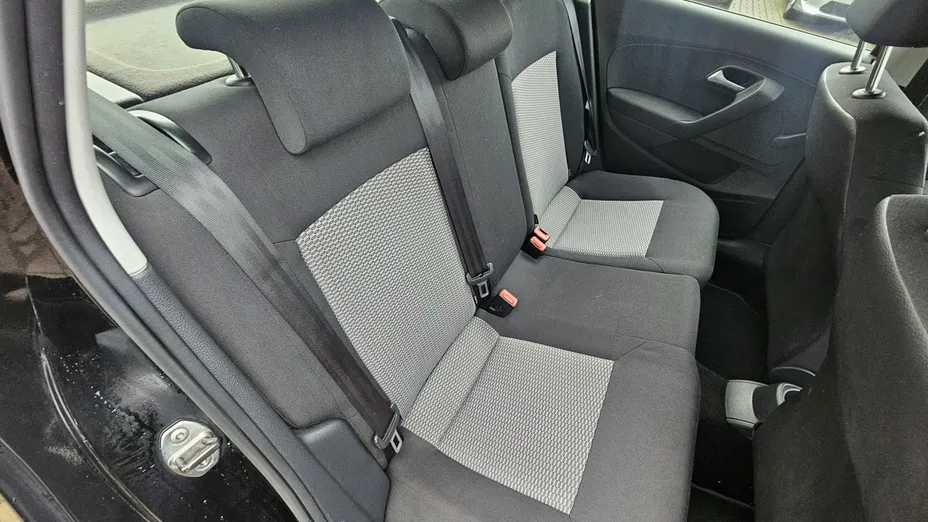 VOLKSWAGEN Polo -