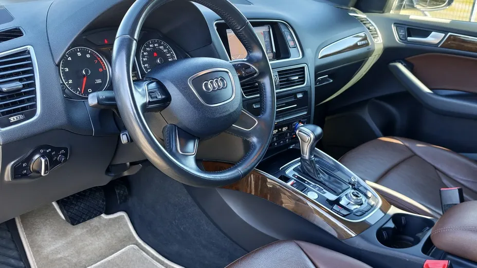 AUDI Q5 -