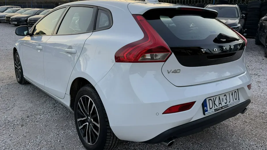 VOLVO V40 -