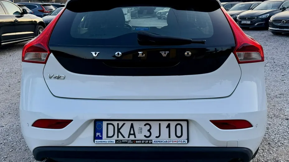 VOLVO V40 -