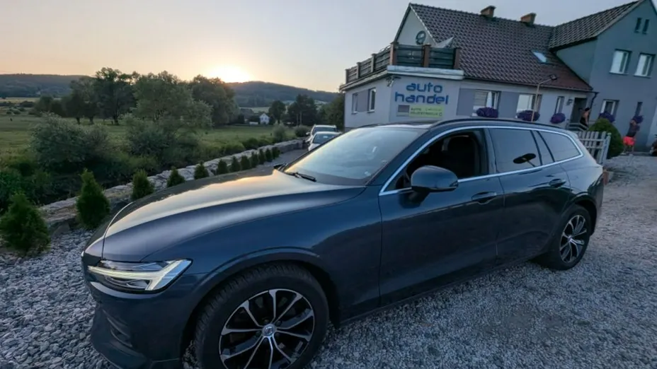 VOLVO V60 -