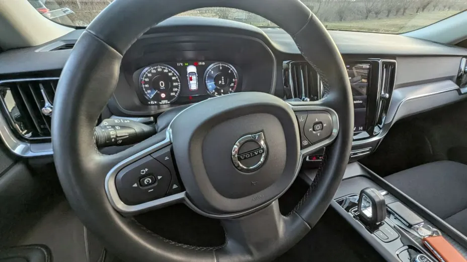 VOLVO V60 -