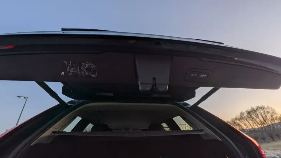 VOLVO V60 -