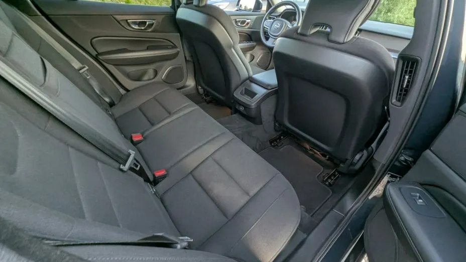 VOLVO V60 -