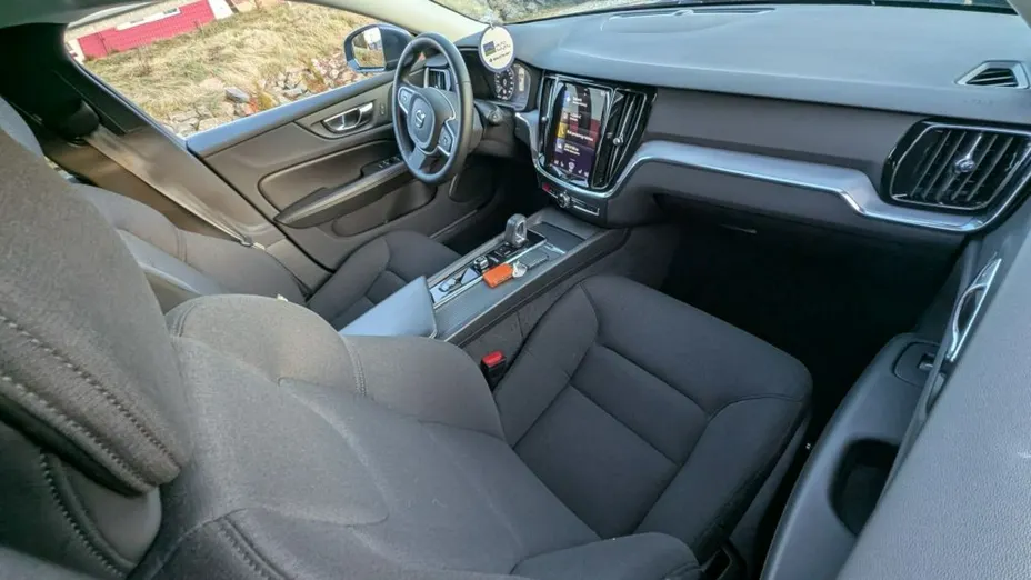 VOLVO V60 -