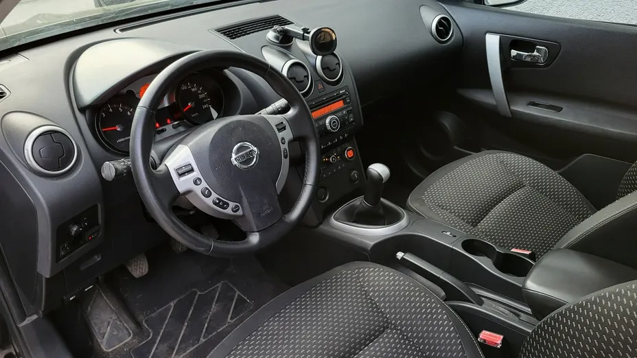 NISSAN Qashqai -