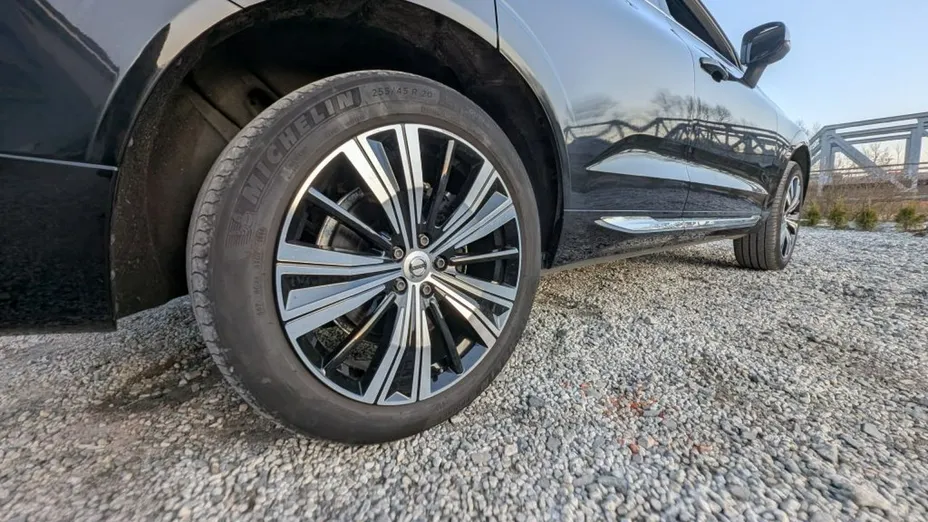 VOLVO XC60 -