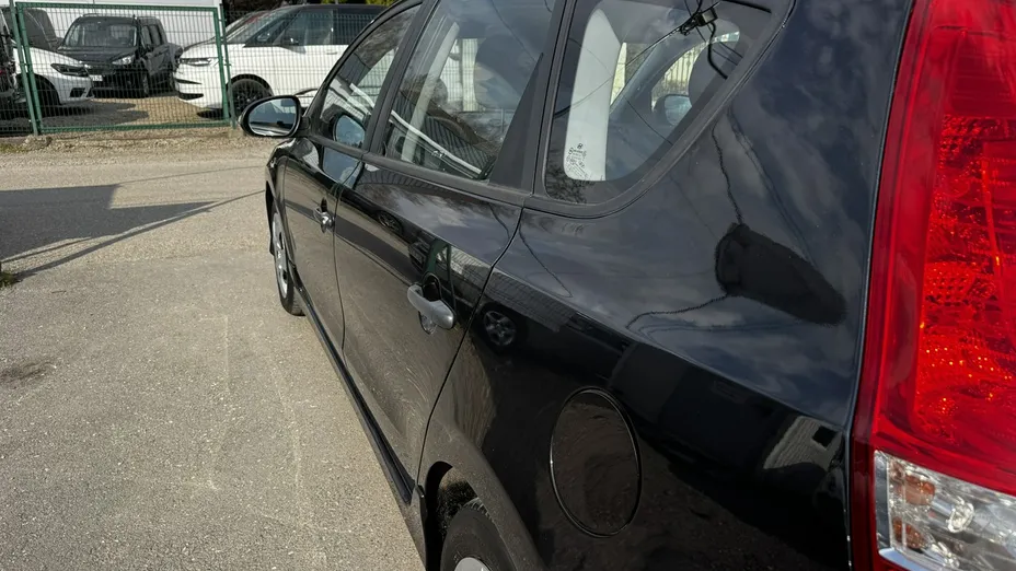 HYUNDAI i30 -