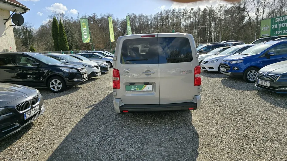 TOYOTA Proace Verso -