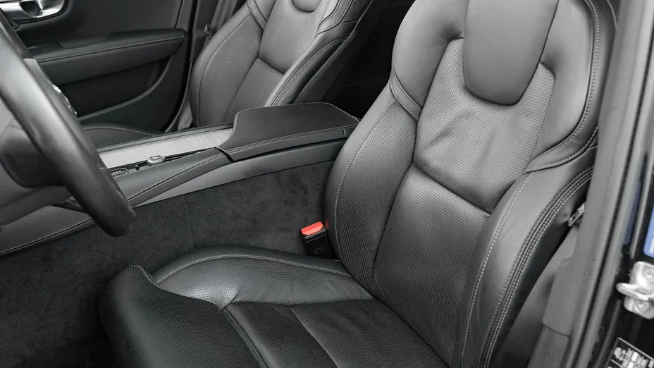 VOLVO V90 -