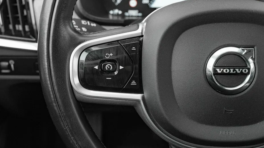 VOLVO V90 -