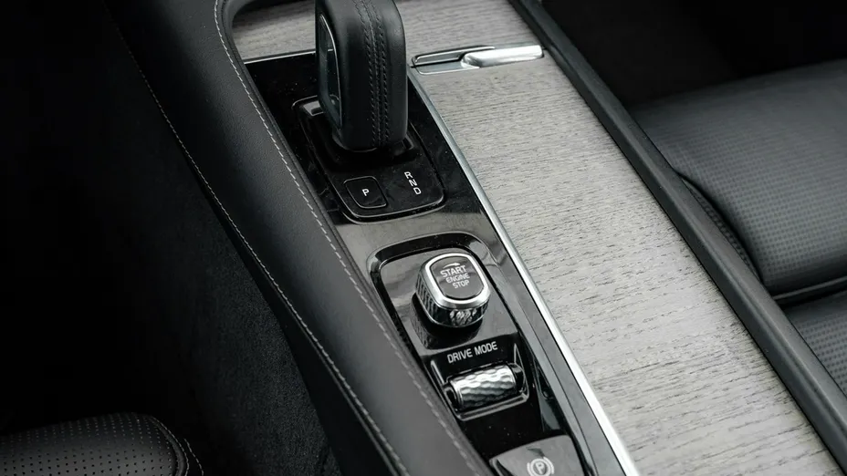 VOLVO V90 -