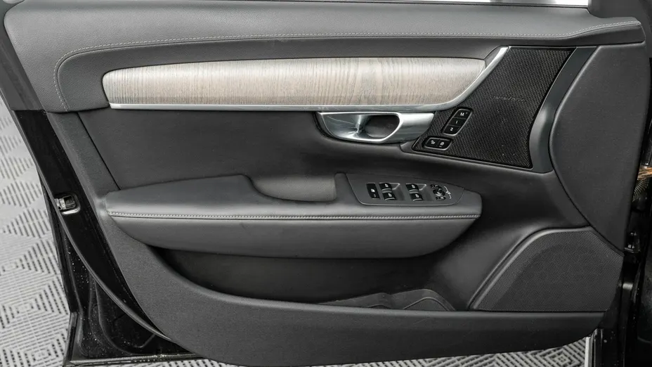 VOLVO V90 -