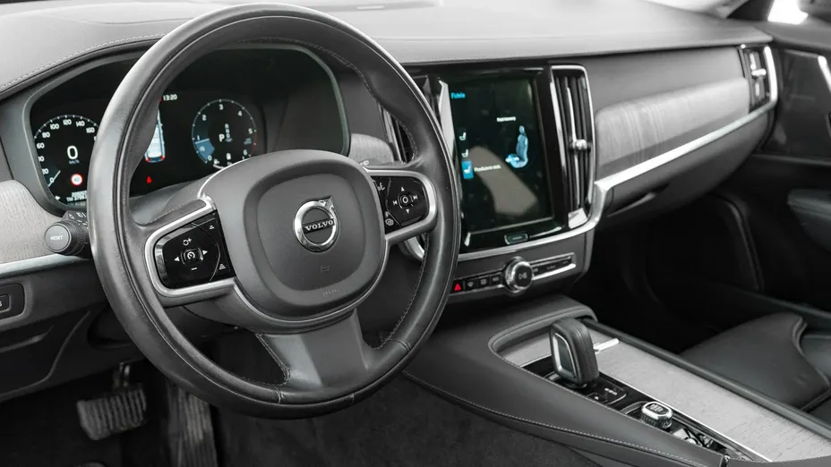 VOLVO V90 -