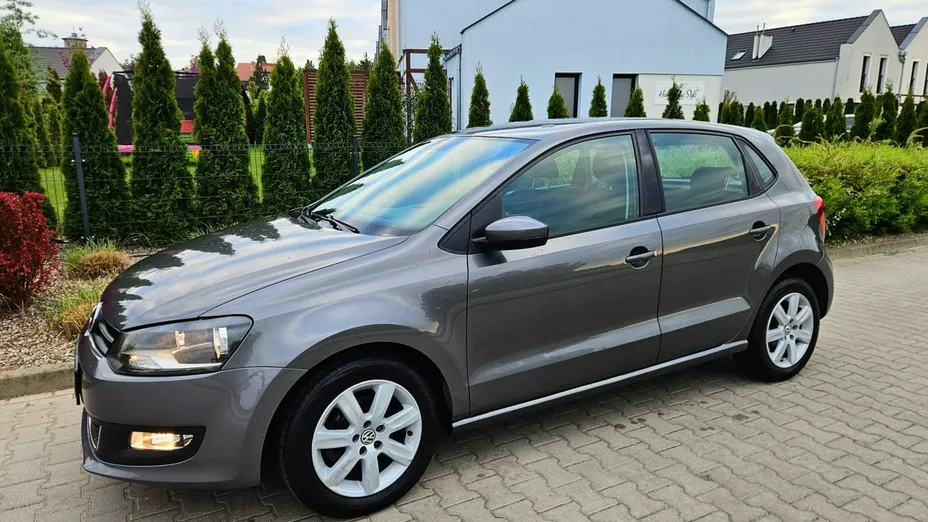 VOLKSWAGEN Polo -