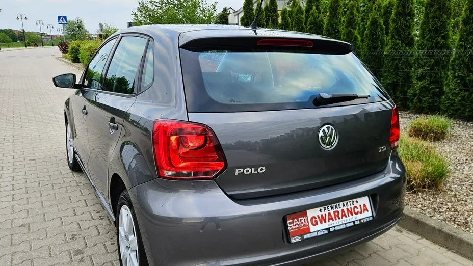 VOLKSWAGEN Polo -