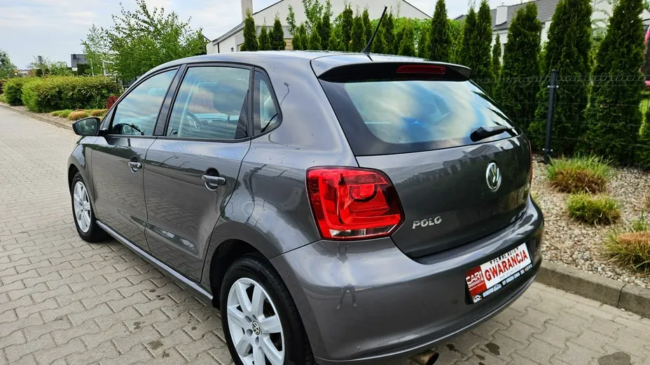 VOLKSWAGEN Polo -