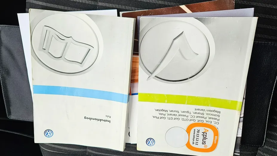 VOLKSWAGEN Polo -