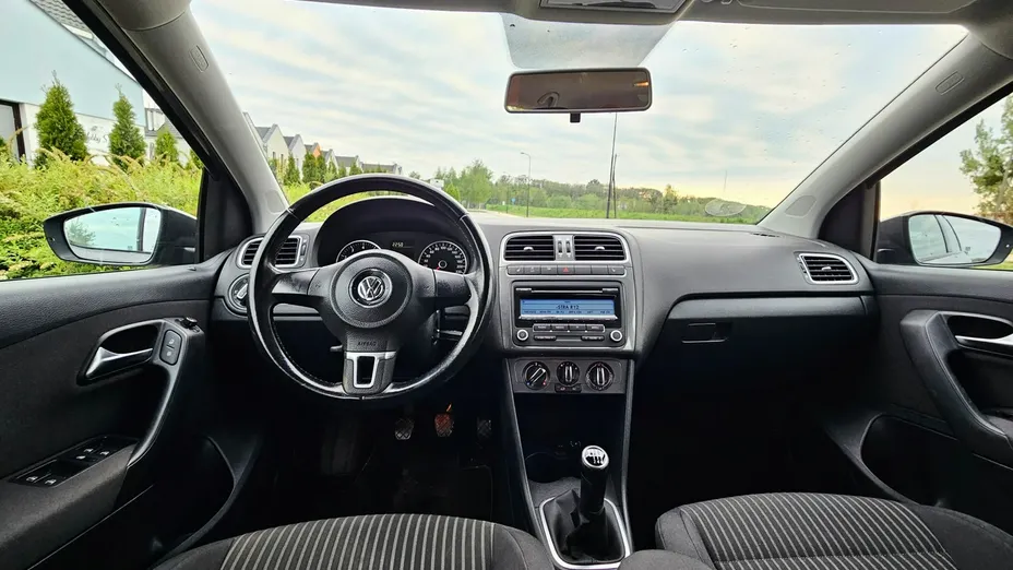 VOLKSWAGEN Polo -