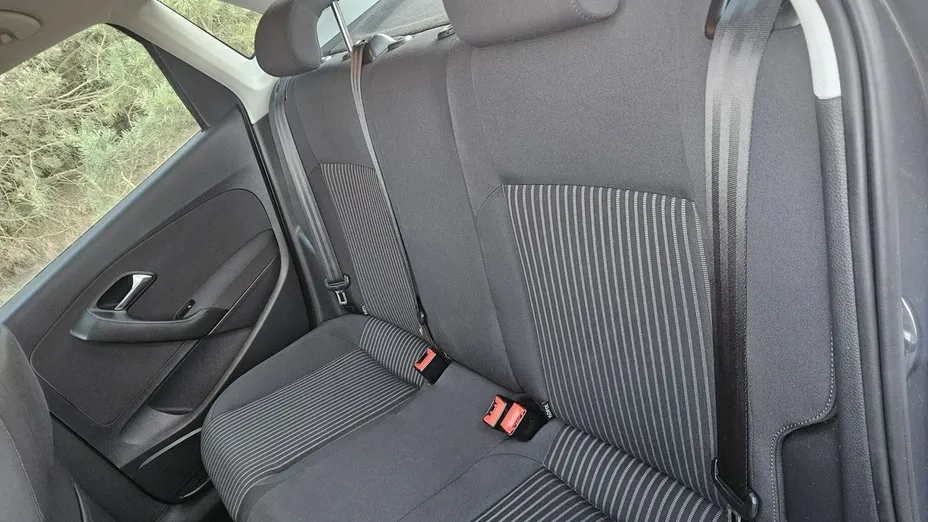 VOLKSWAGEN Polo -