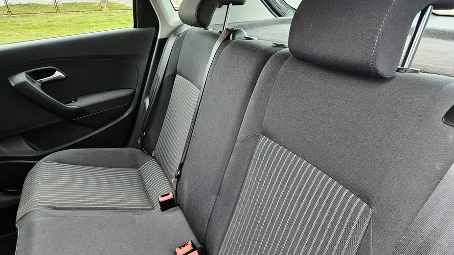 VOLKSWAGEN Polo -