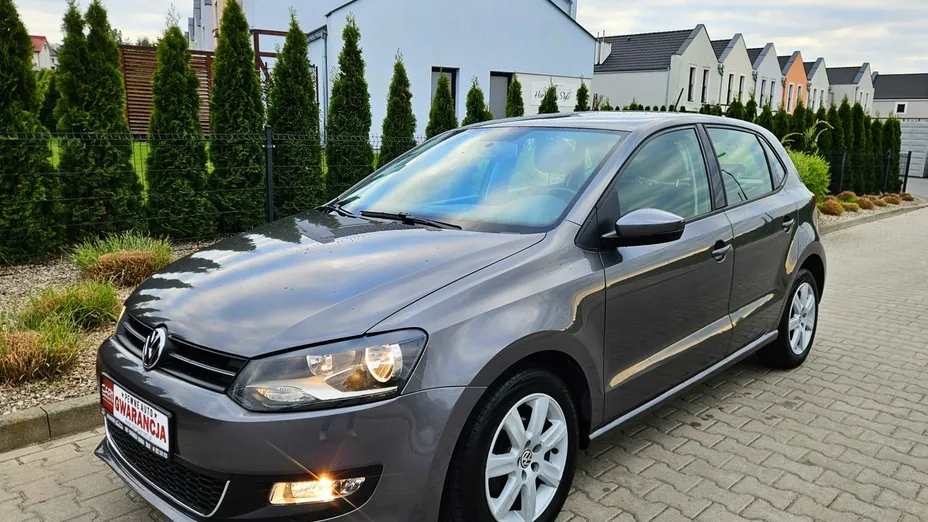 VOLKSWAGEN Polo -