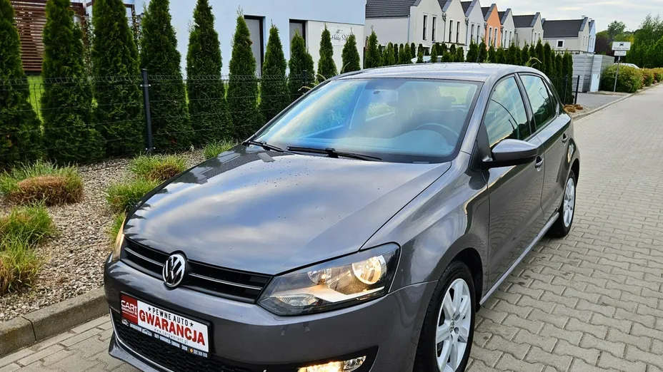 VOLKSWAGEN Polo -