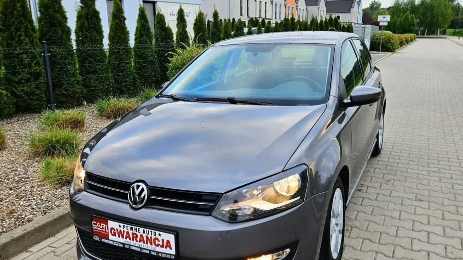 VOLKSWAGEN Polo -