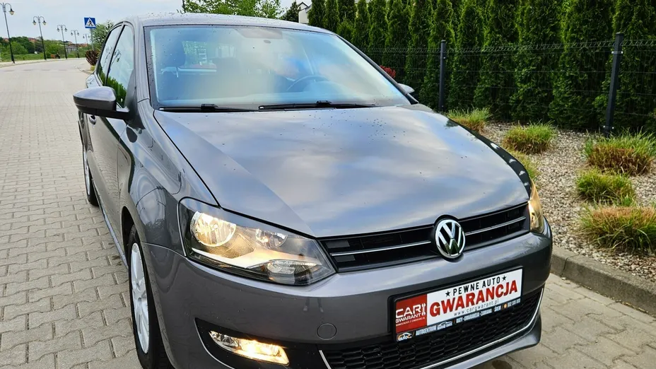 VOLKSWAGEN Polo -