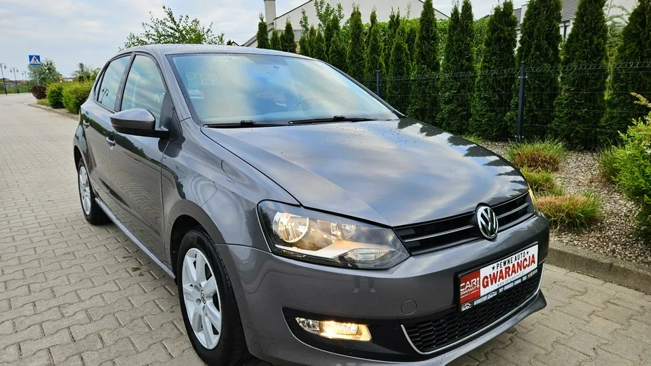 VOLKSWAGEN Polo -