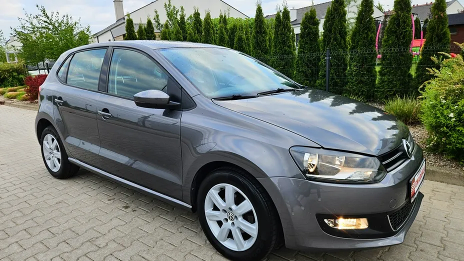 VOLKSWAGEN Polo -