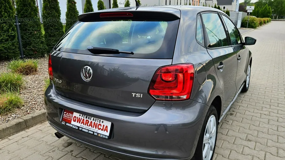 VOLKSWAGEN Polo -